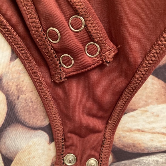 Miyu by Simons - women’s double layer body suit - sz Larege - nude/ snap closure - Picture 4 of 5